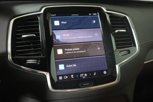Esittelykuva VOLVO XC90 lataushybridiautosta.