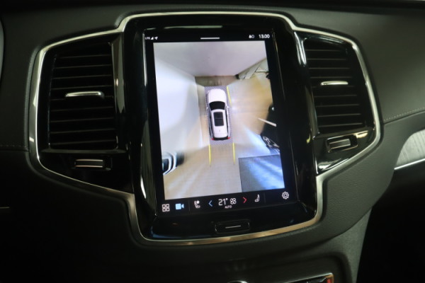 Esittelykuva VOLVO XC90 lataushybridiautosta.