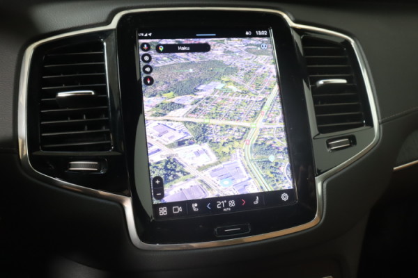 Esittelykuva VOLVO XC90 lataushybridiautosta.