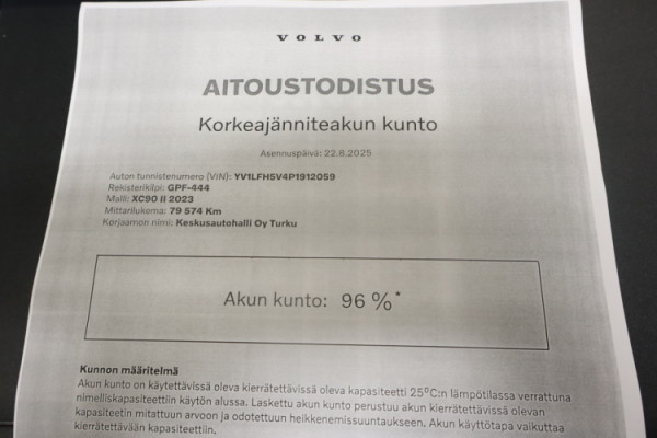 Esittelykuva VOLVO XC90 lataushybridiautosta.