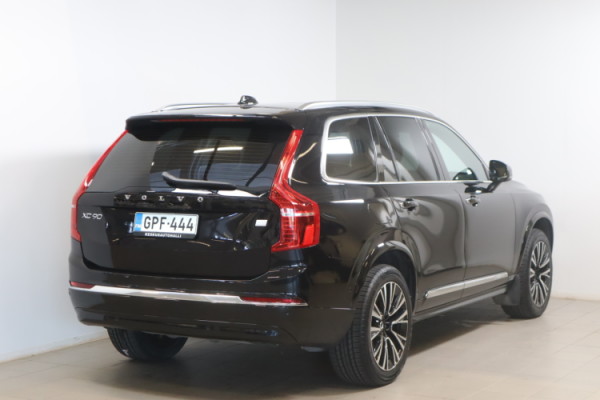 Esittelykuva VOLVO XC90 lataushybridiautosta.
