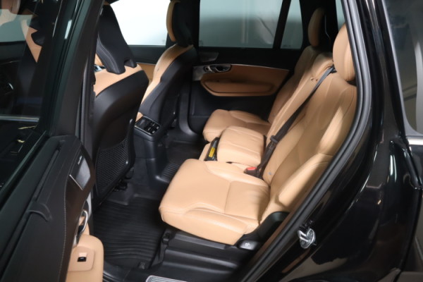 Esittelykuva VOLVO XC90 lataushybridiautosta.
