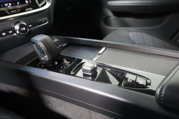 Esittelykuva VOLVO V60 bensiiniautosta.