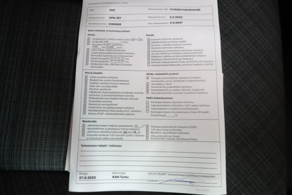 Esittelykuva VOLVO V60 bensiiniautosta.