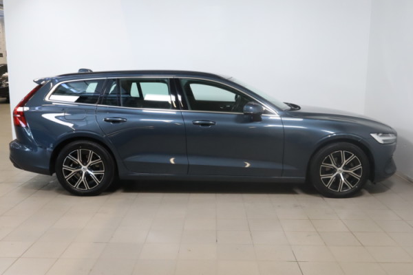 Esittelykuva VOLVO V60 bensiiniautosta.