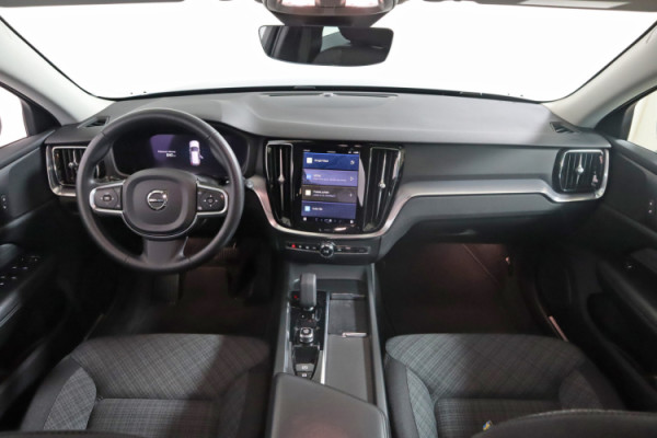 Esittelykuva VOLVO V60 bensiiniautosta.