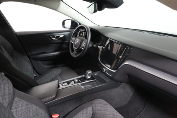 Esittelykuva VOLVO V60 bensiiniautosta.