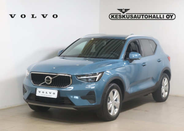 Esittelykuva VOLVO XC40 kevythybridiautosta.