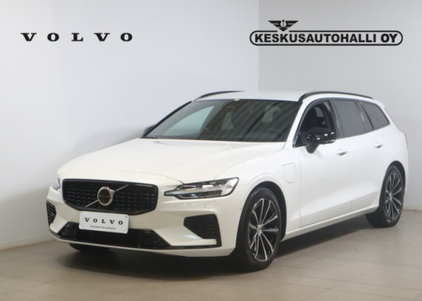 Esittelykuva VOLVO V60 lataushybridiautosta.
