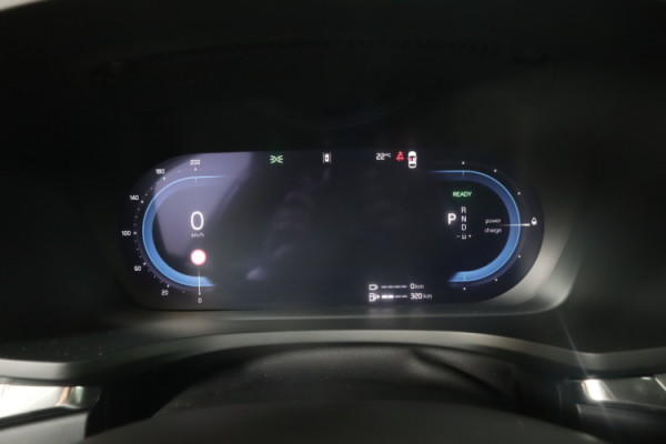 Esittelykuva VOLVO V60 lataushybridiautosta.