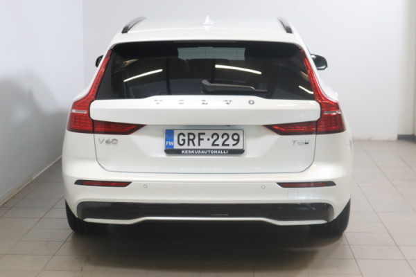 Esittelykuva VOLVO V60 lataushybridiautosta.