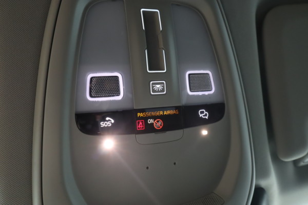Esittelykuva VOLVO XC60 lataushybridiautosta.