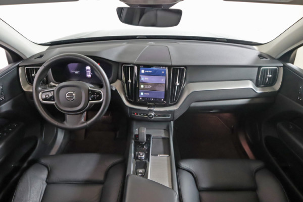 Esittelykuva VOLVO XC60 lataushybridiautosta.