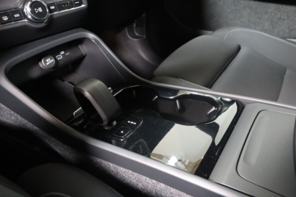 Esittelykuva VOLVO XC40 täyssähköautosta.