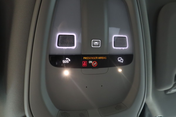 Esittelykuva VOLVO V60 bensiiniautosta.