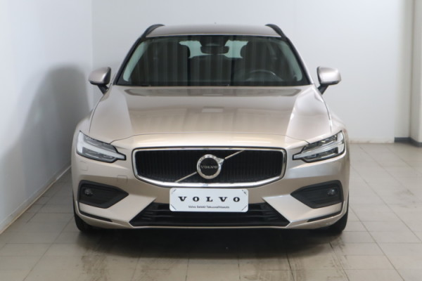 Esittelykuva VOLVO V60 bensiiniautosta.