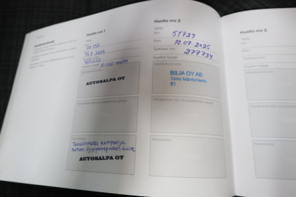 Esittelykuva VOLVO V60 bensiiniautosta.
