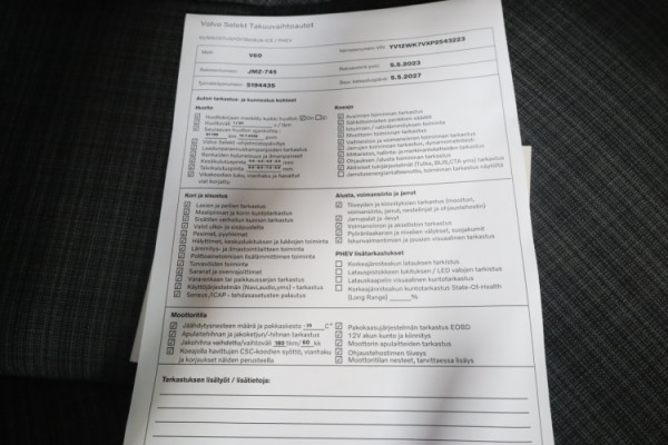 Esittelykuva VOLVO V60 bensiiniautosta.