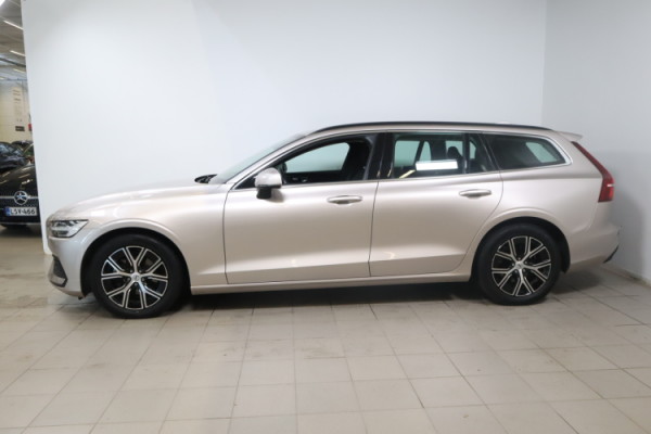 Esittelykuva VOLVO V60 bensiiniautosta.