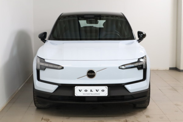 Esittelykuva VOLVO EX30 täyssähköautosta.