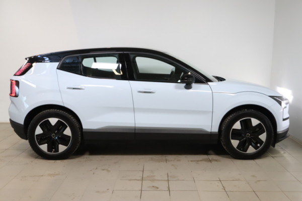 Esittelykuva VOLVO EX30 täyssähköautosta.