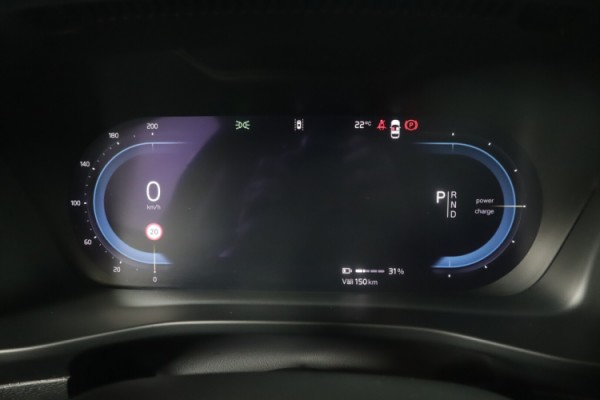 Esittelykuva VOLVO EX40 täyssähköautosta.