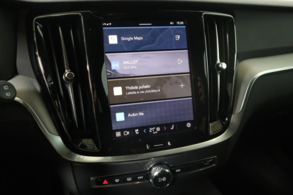Esittelykuva VOLVO V60 lataushybridiautosta.