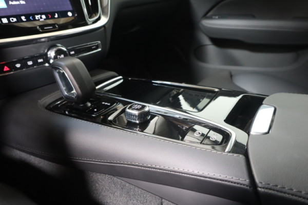 Esittelykuva VOLVO V60 lataushybridiautosta.