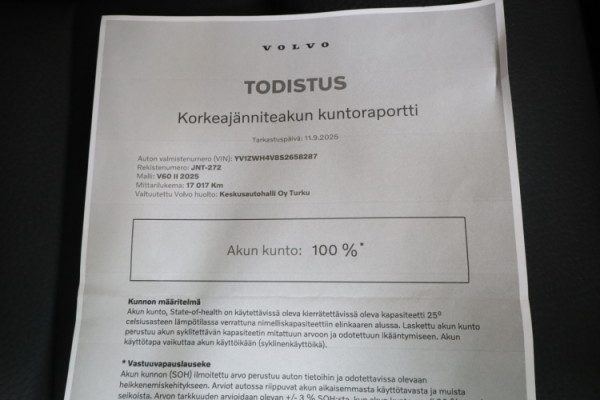Esittelykuva VOLVO V60 lataushybridiautosta.