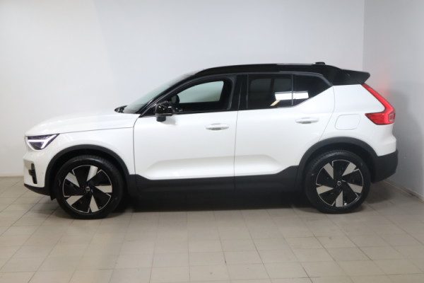 Esittelykuva VOLVO EX40 täyssähköautosta.