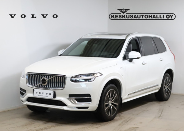 Esittelykuva VOLVO XC90 lataushybridiautosta.