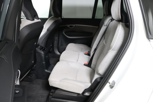 Esittelykuva VOLVO XC90 lataushybridiautosta.