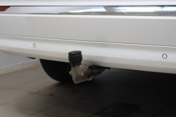 Esittelykuva VOLVO XC90 lataushybridiautosta.