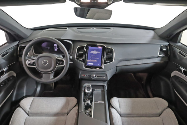 Esittelykuva VOLVO XC90 lataushybridiautosta.
