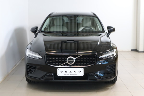 Esittelykuva VOLVO V60 lataushybridiautosta.