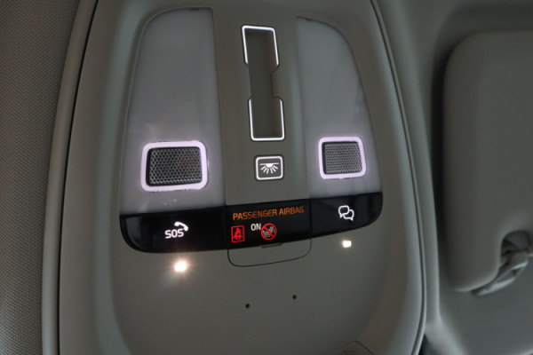 Esittelykuva VOLVO V60 lataushybridiautosta.