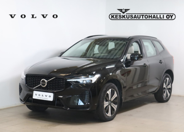 Esittelykuva VOLVO XC60 lataushybridiautosta.