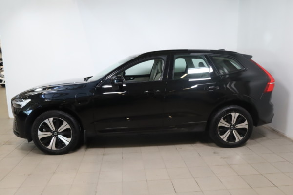 Esittelykuva VOLVO XC60 lataushybridiautosta.