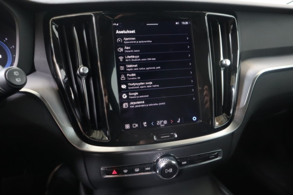 Esittelykuva VOLVO V60 bensiiniautosta.