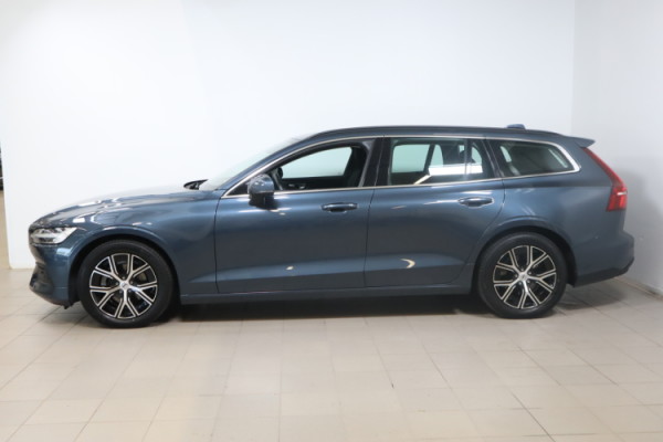 Esittelykuva VOLVO V60 bensiiniautosta.