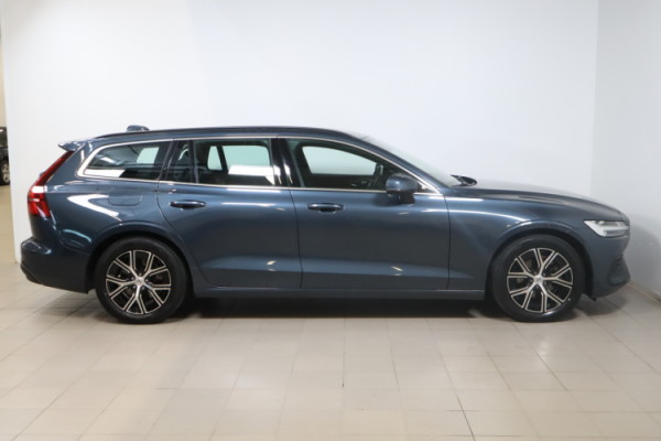 Esittelykuva VOLVO V60 bensiiniautosta.