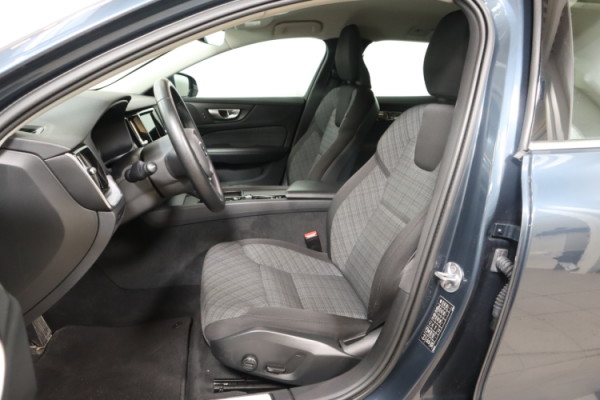 Esittelykuva VOLVO V60 bensiiniautosta.