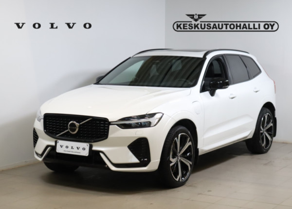 Esittelykuva VOLVO XC60 lataushybridiautosta.