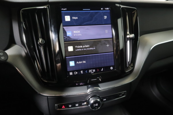 Esittelykuva VOLVO XC60 lataushybridiautosta.