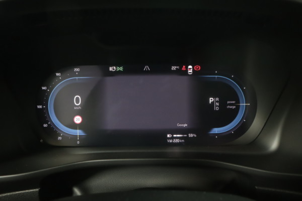 Esittelykuva VOLVO XC40 täyssähköautosta.