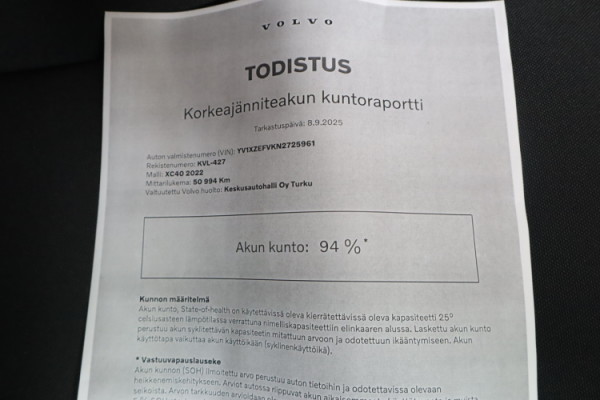 Esittelykuva VOLVO XC40 täyssähköautosta.