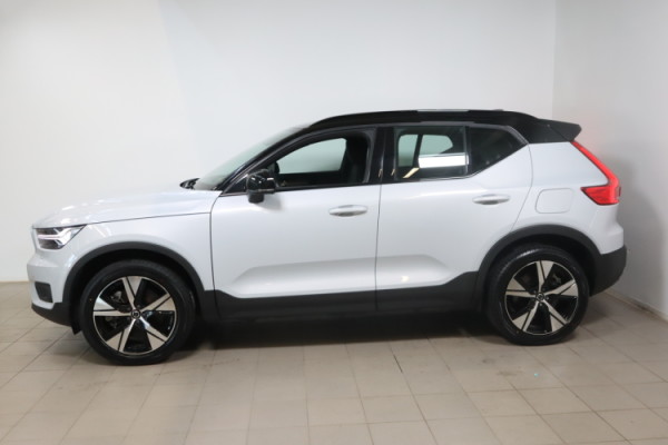 Esittelykuva VOLVO XC40 täyssähköautosta.