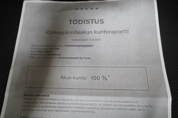 Esittelykuva VOLVO V60 lataushybridiautosta.