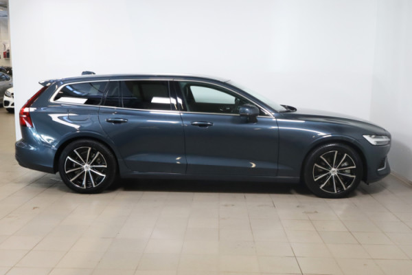 Esittelykuva VOLVO V60 lataushybridiautosta.