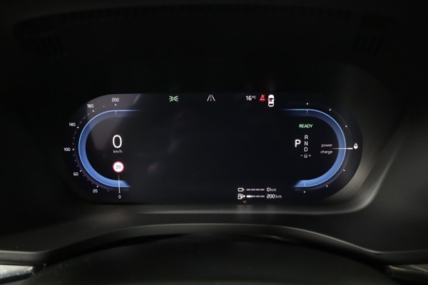 Esittelykuva VOLVO XC60 lataushybridiautosta.